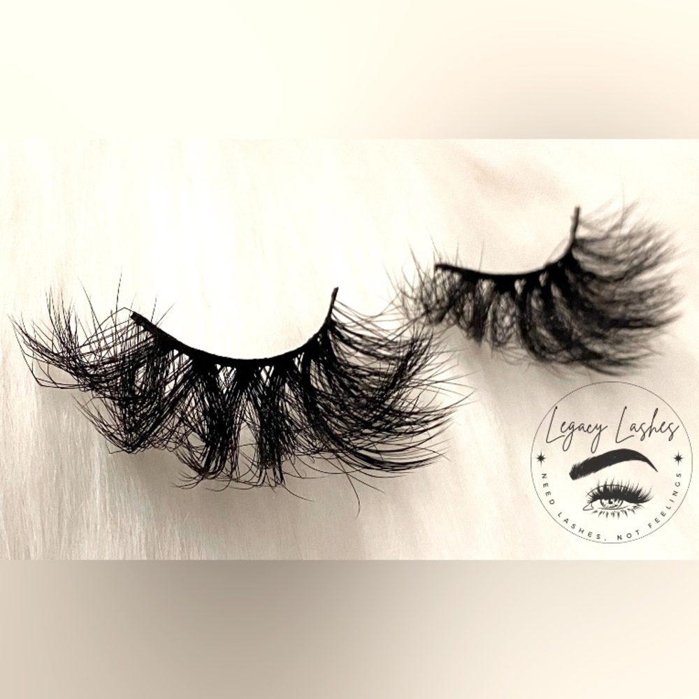 Kai’ Fluffy & Full 25 MM Minks☺️ - Picture 2 of 3